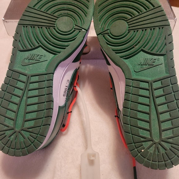 SOLD- Nike Dunks - Picture 4 of 6